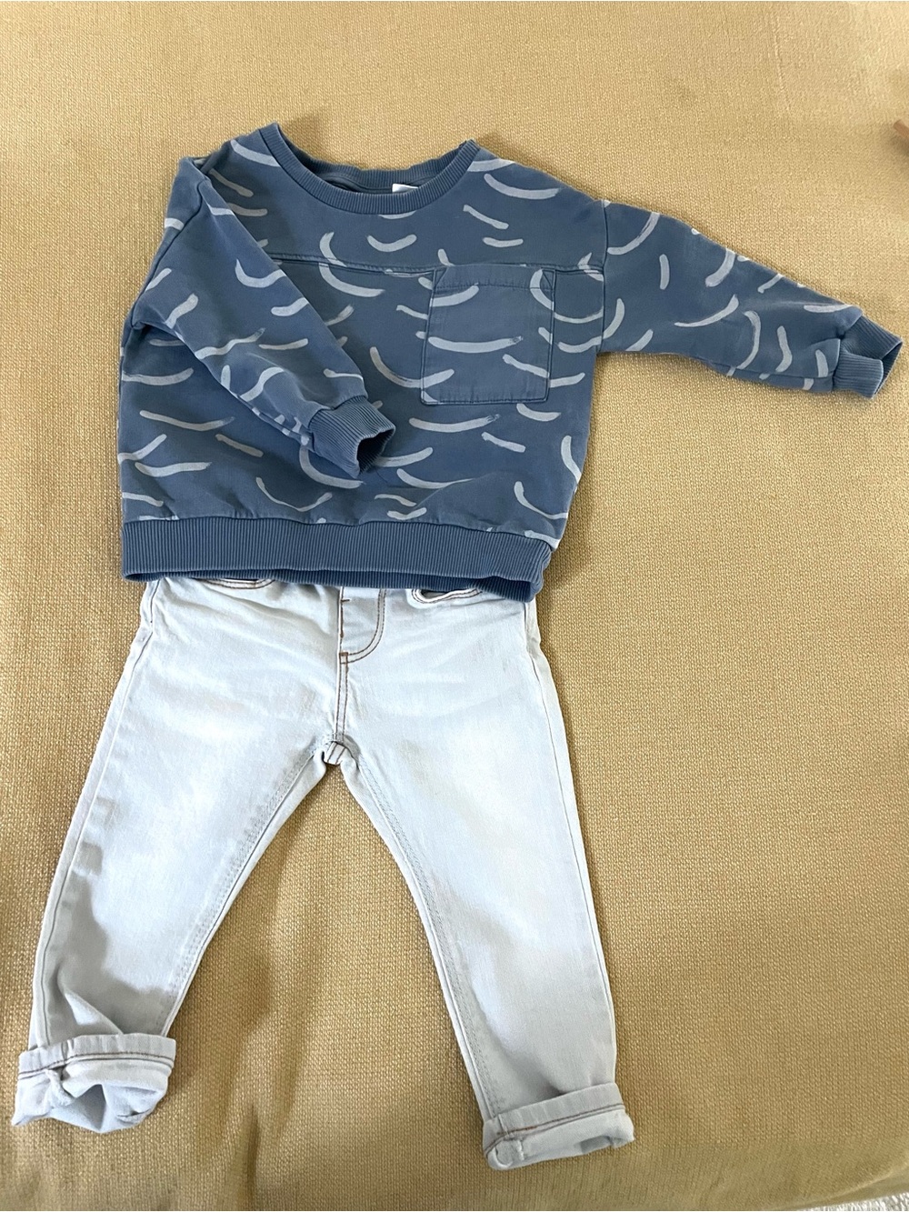 Zara Set . Blue Patterned Sweatshirt with Light Denim Jeans.